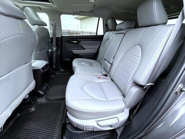used 2022 Toyota Highlander Hybrid car, priced at $38,965