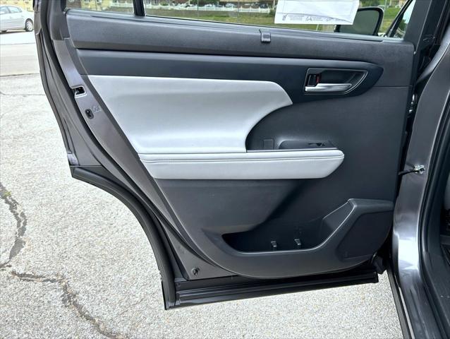 used 2022 Toyota Highlander Hybrid car, priced at $38,965