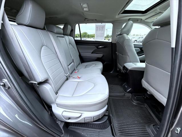 used 2022 Toyota Highlander Hybrid car, priced at $38,965
