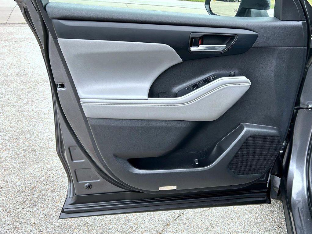 used 2022 Toyota Highlander Hybrid car, priced at $37,928
