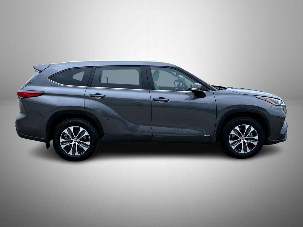 used 2022 Toyota Highlander Hybrid car, priced at $37,928