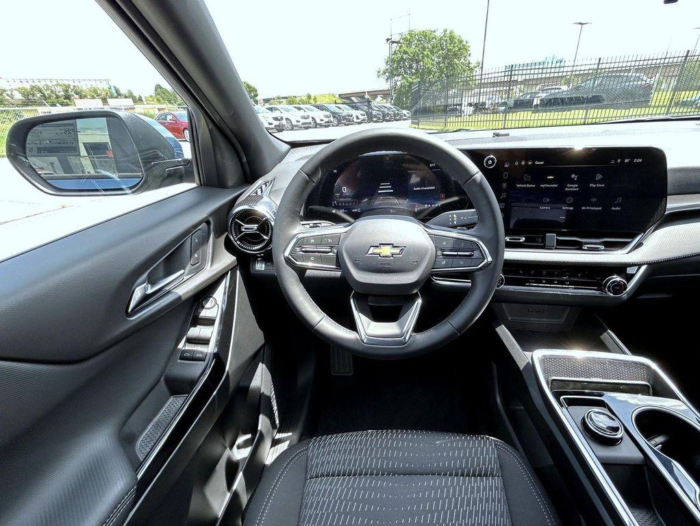 new 2026 Chevrolet Equinox car, priced at $31,998