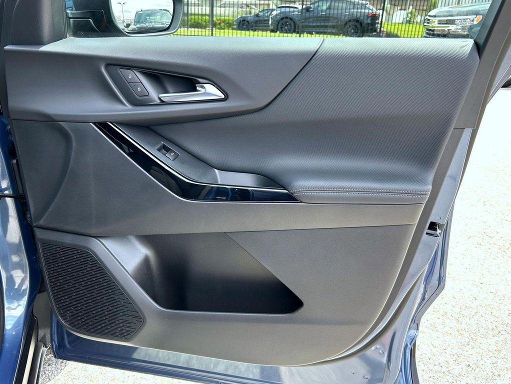 new 2026 Chevrolet Equinox car, priced at $31,998
