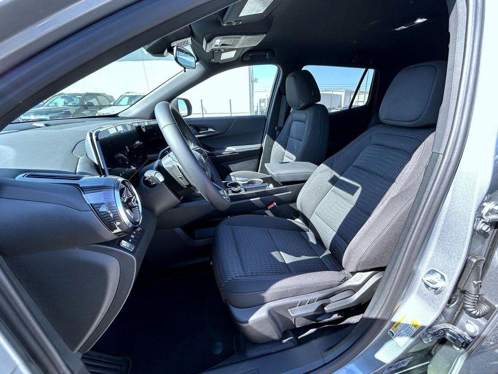 new 2026 Chevrolet Equinox car, priced at $31,998