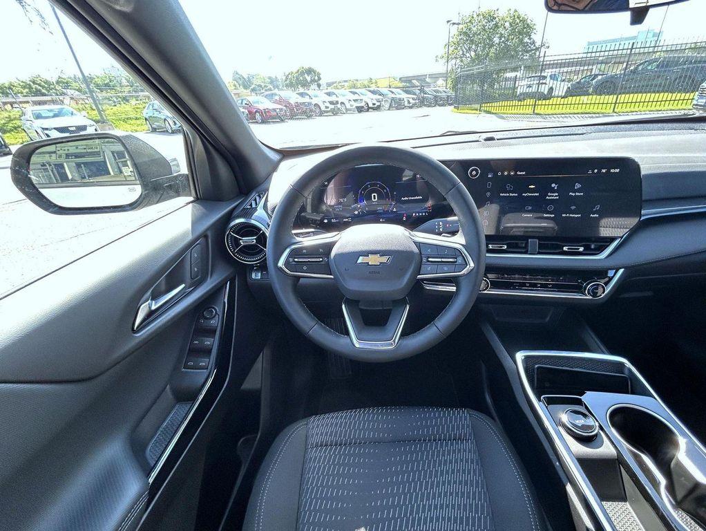 new 2026 Chevrolet Equinox car, priced at $31,998