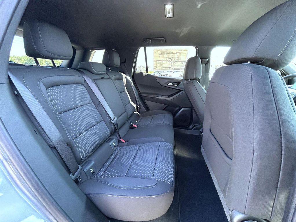 new 2026 Chevrolet Equinox car, priced at $31,998