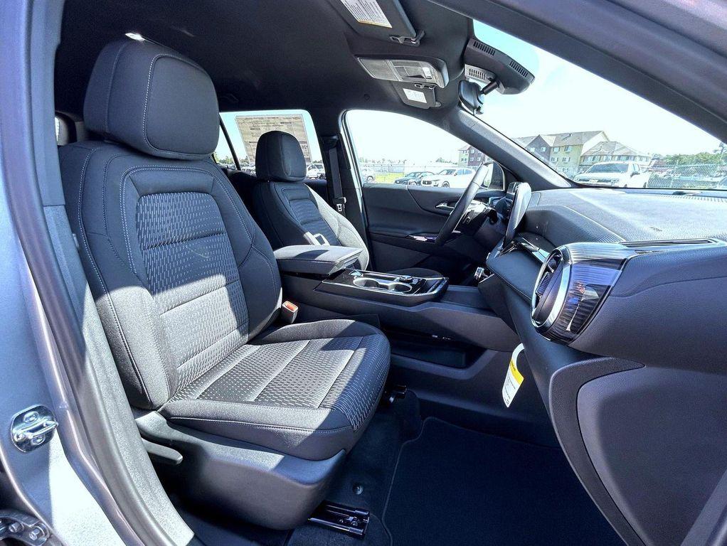 new 2026 Chevrolet Equinox car, priced at $31,998
