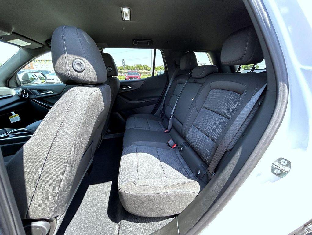 new 2026 Chevrolet Equinox car, priced at $32,294