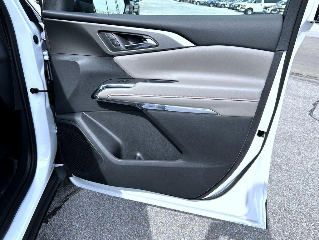 new 2026 Chevrolet Traverse car, priced at $46,294