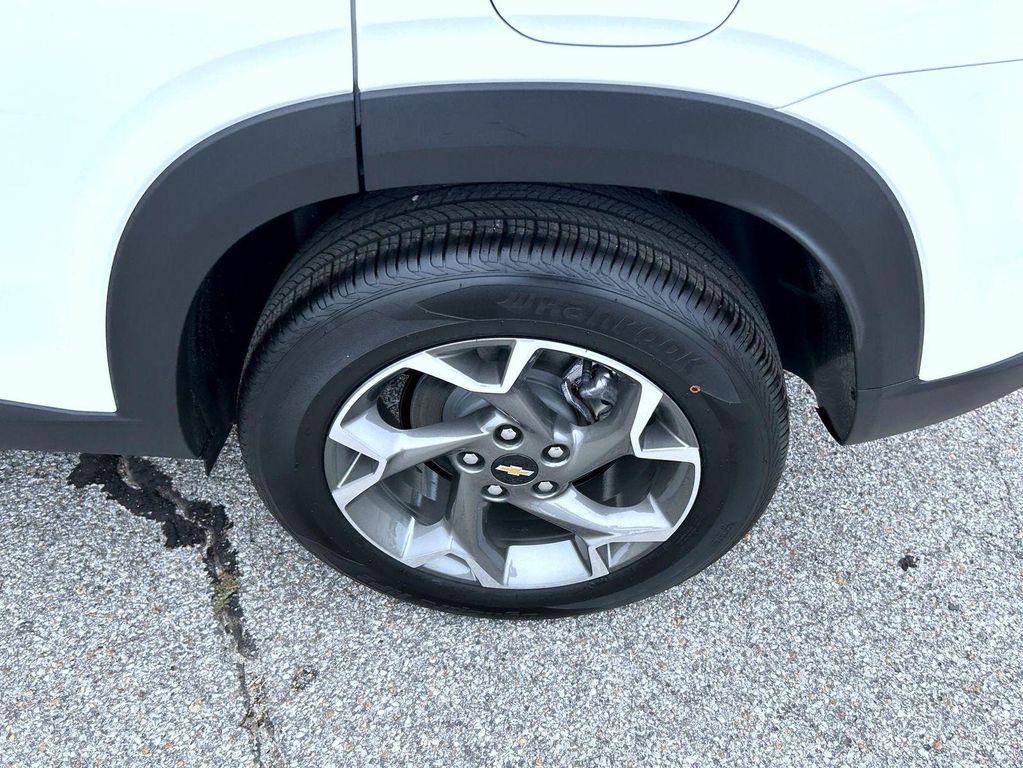 new 2025 Chevrolet Trax car, priced at $25,423