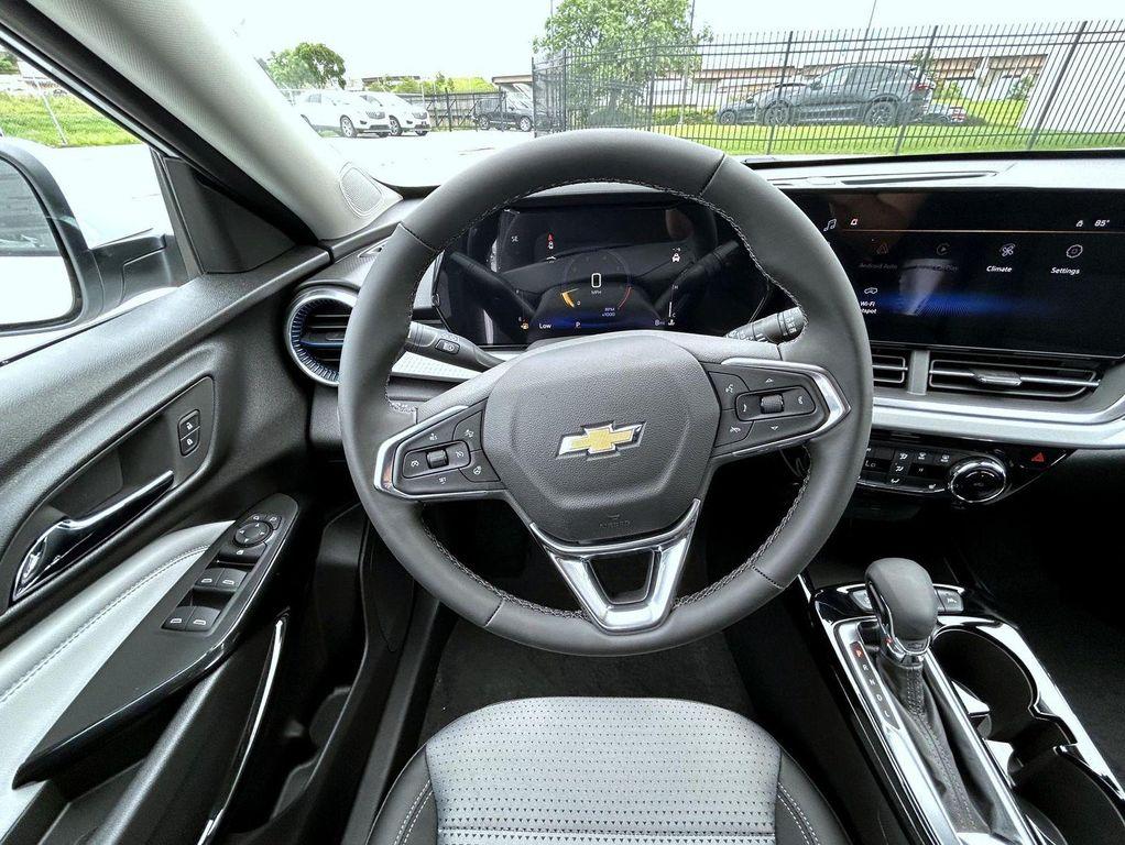 new 2025 Chevrolet Trax car, priced at $25,423