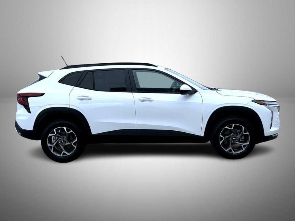 new 2025 Chevrolet Trax car, priced at $25,423