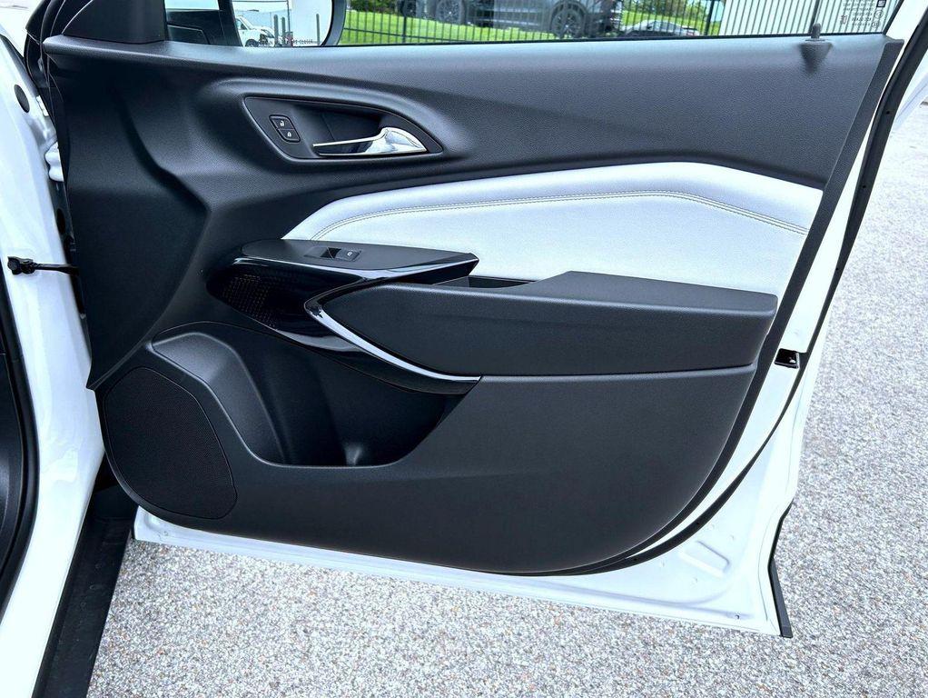 new 2025 Chevrolet Trax car, priced at $25,423