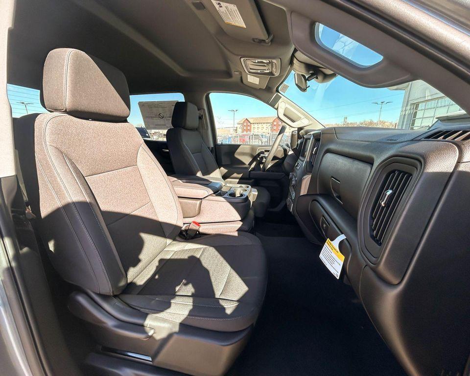 new 2025 Chevrolet Silverado 1500 car, priced at $43,181
