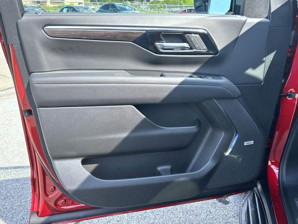 new 2025 Chevrolet Suburban car, priced at $82,630