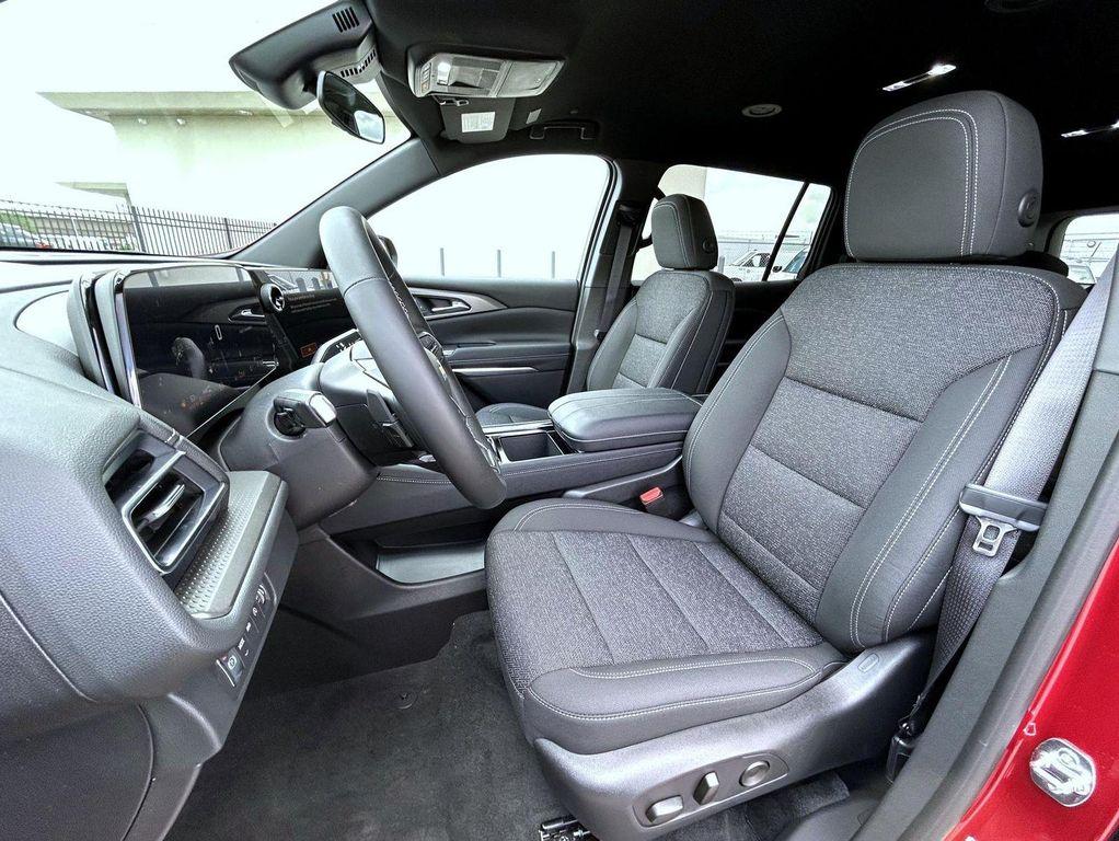new 2025 Chevrolet Traverse car, priced at $40,989