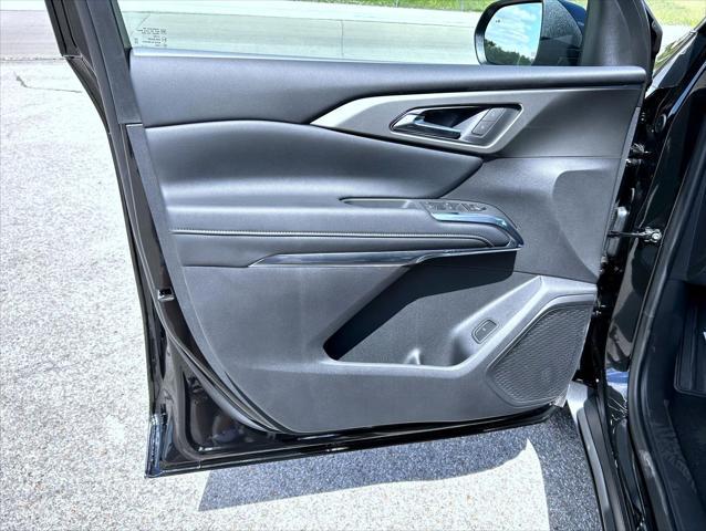 new 2025 Chevrolet Traverse car, priced at $47,494