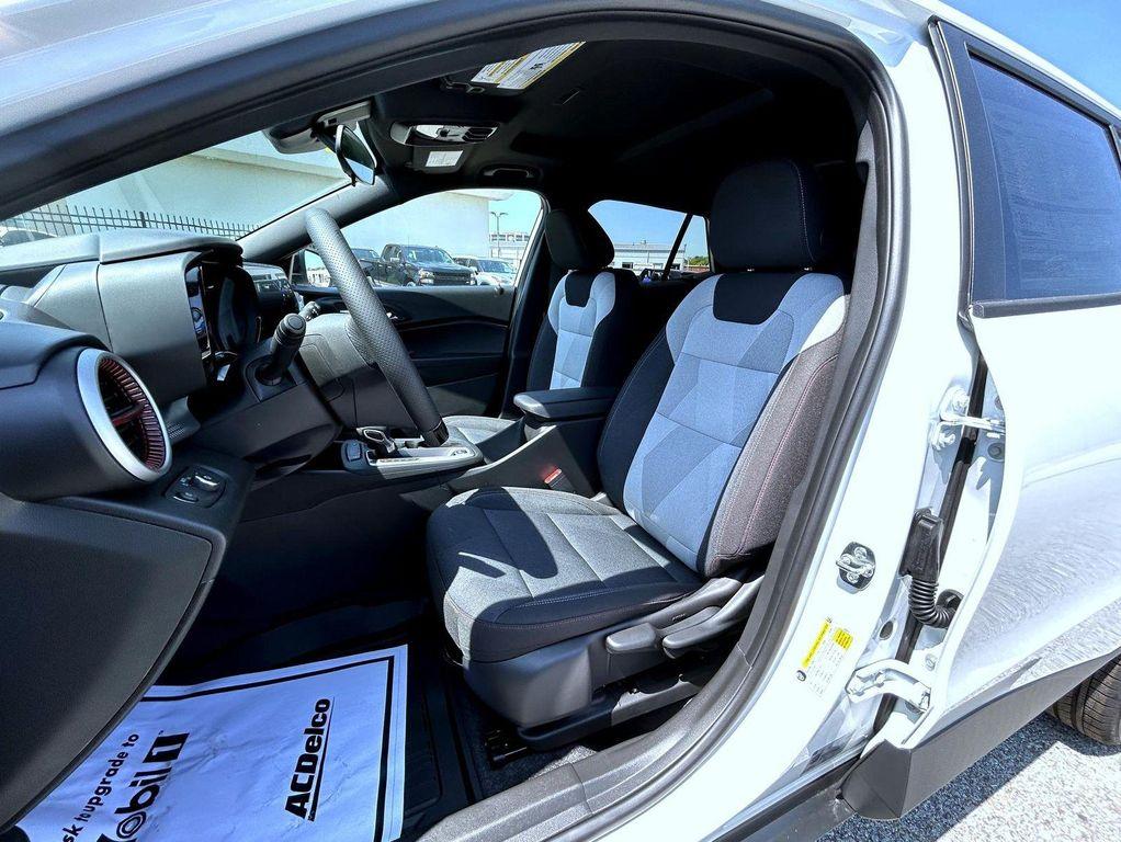 new 2025 Chevrolet Trax car, priced at $25,287