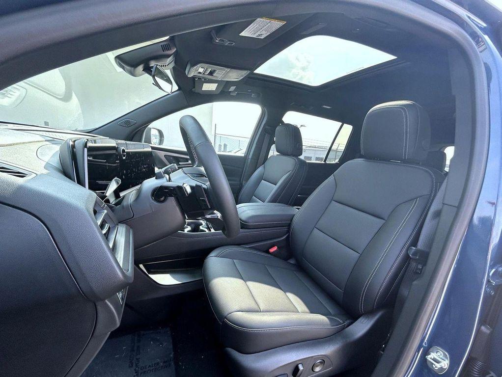 new 2025 Chevrolet Traverse car, priced at $52,429