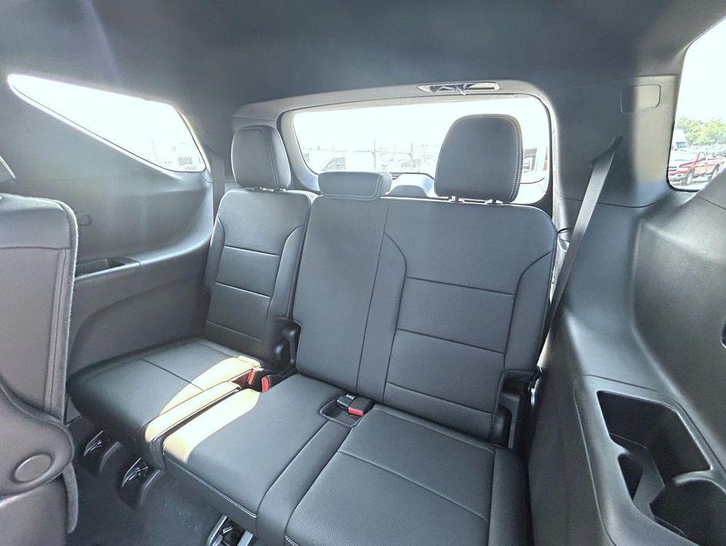 new 2025 Chevrolet Traverse car, priced at $52,429
