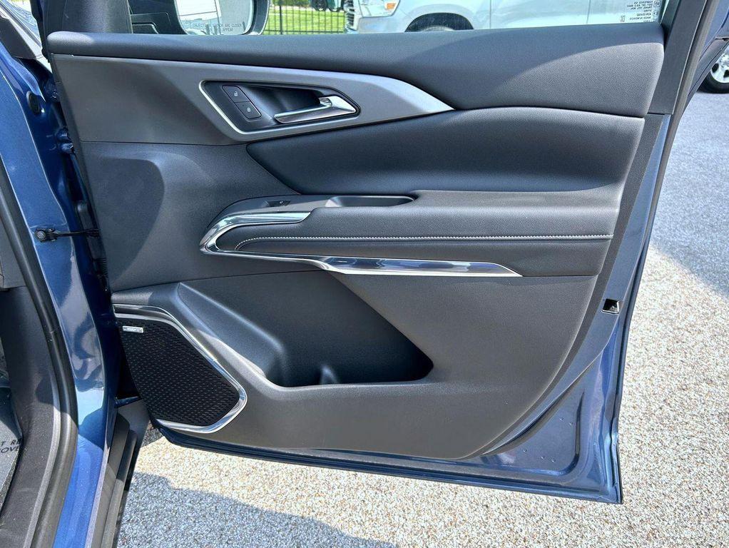 new 2025 Chevrolet Traverse car, priced at $52,429