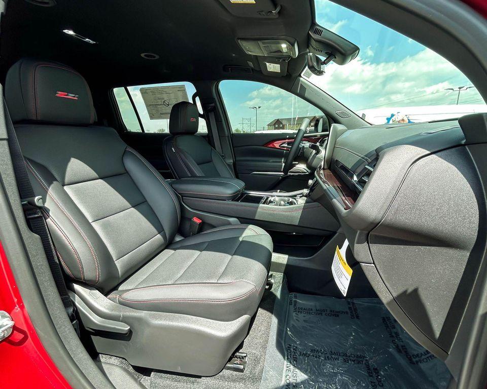 new 2025 Chevrolet Traverse car, priced at $51,074
