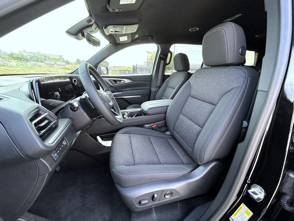 new 2026 Chevrolet Traverse car, priced at $47,820