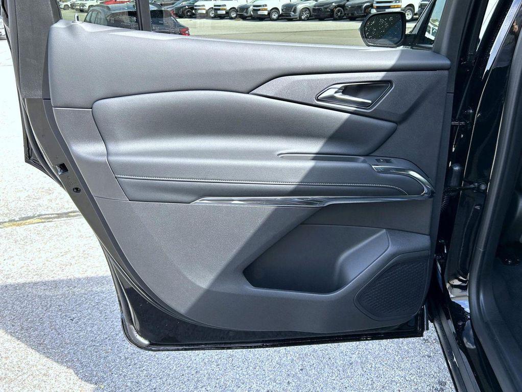 new 2026 Chevrolet Traverse car, priced at $47,820