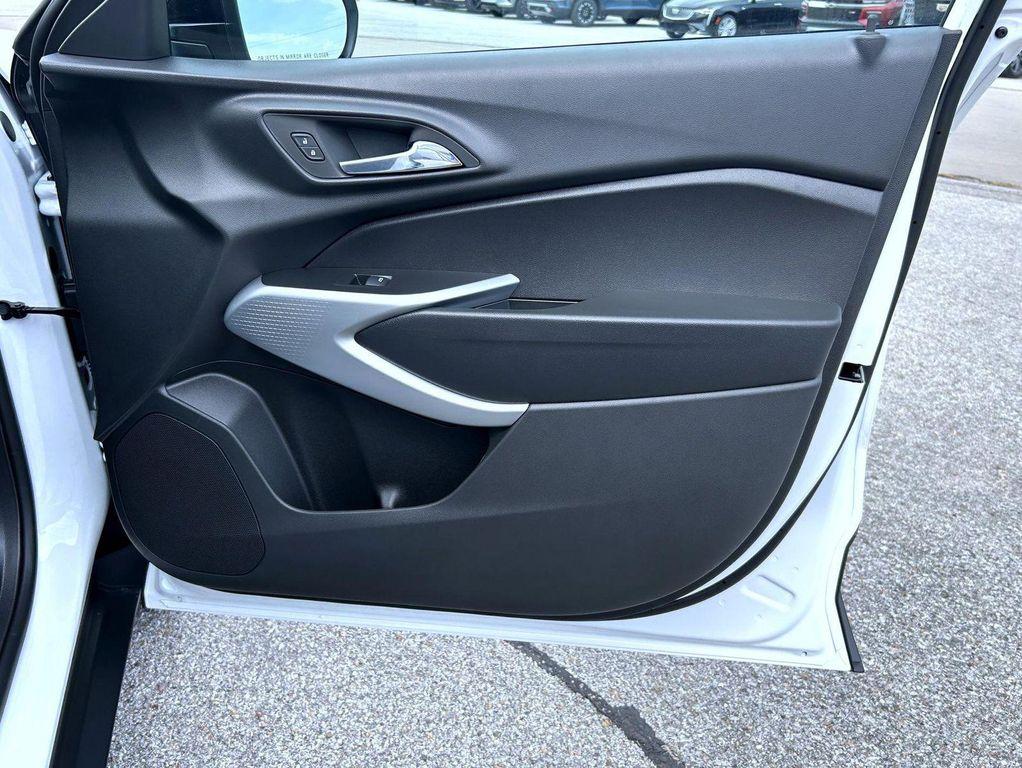new 2025 Chevrolet Trax car, priced at $24,854