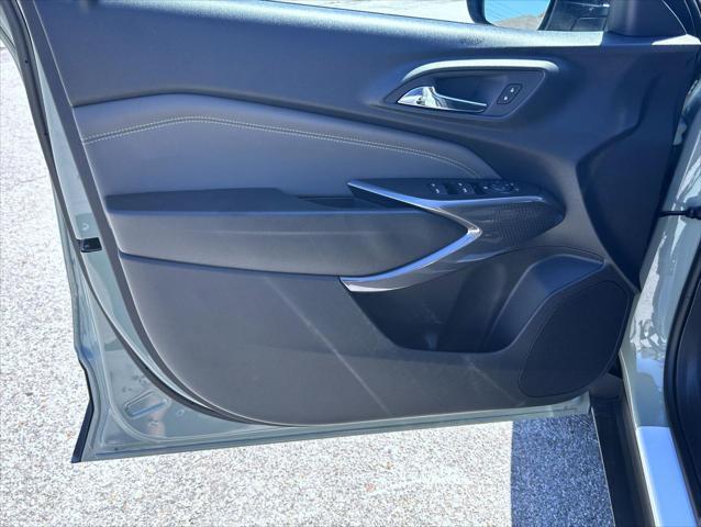new 2025 Chevrolet Trax car, priced at $26,989