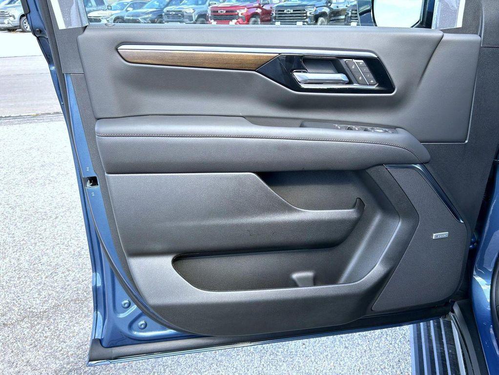 new 2025 Chevrolet Tahoe car, priced at $89,903