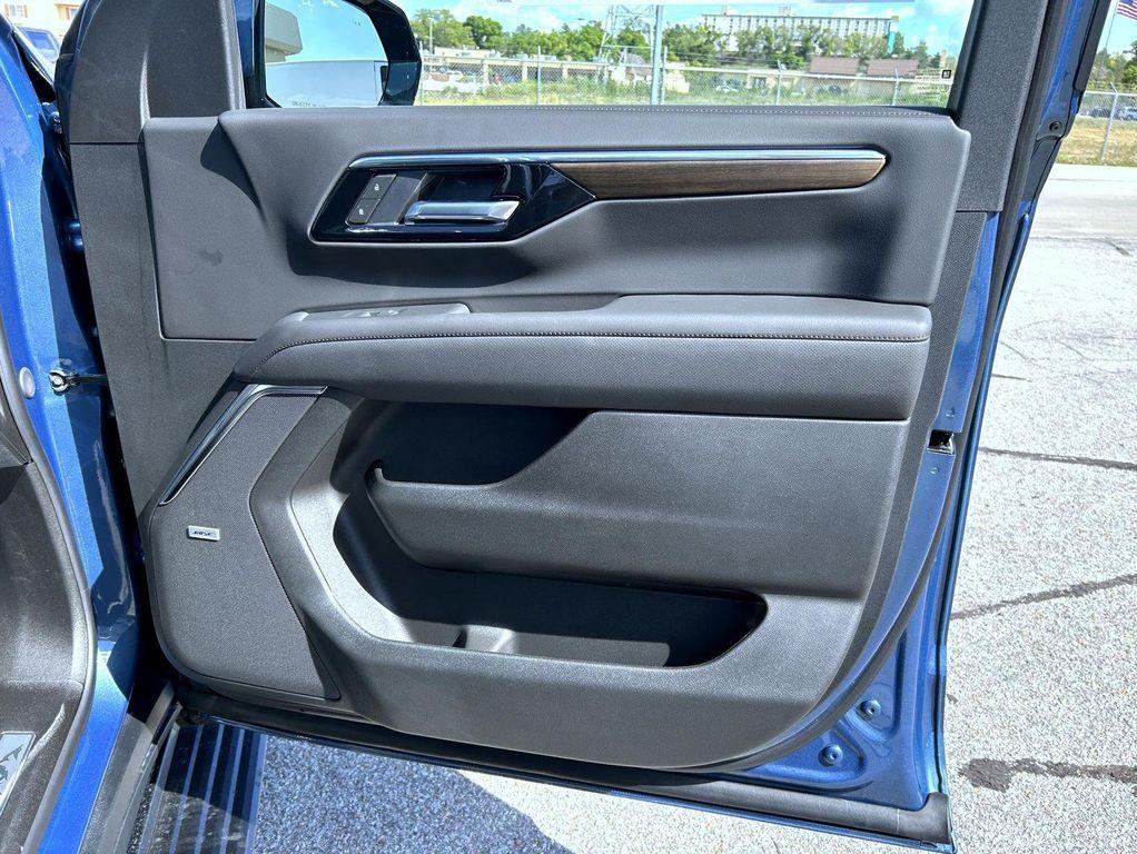 new 2025 Chevrolet Tahoe car, priced at $89,903