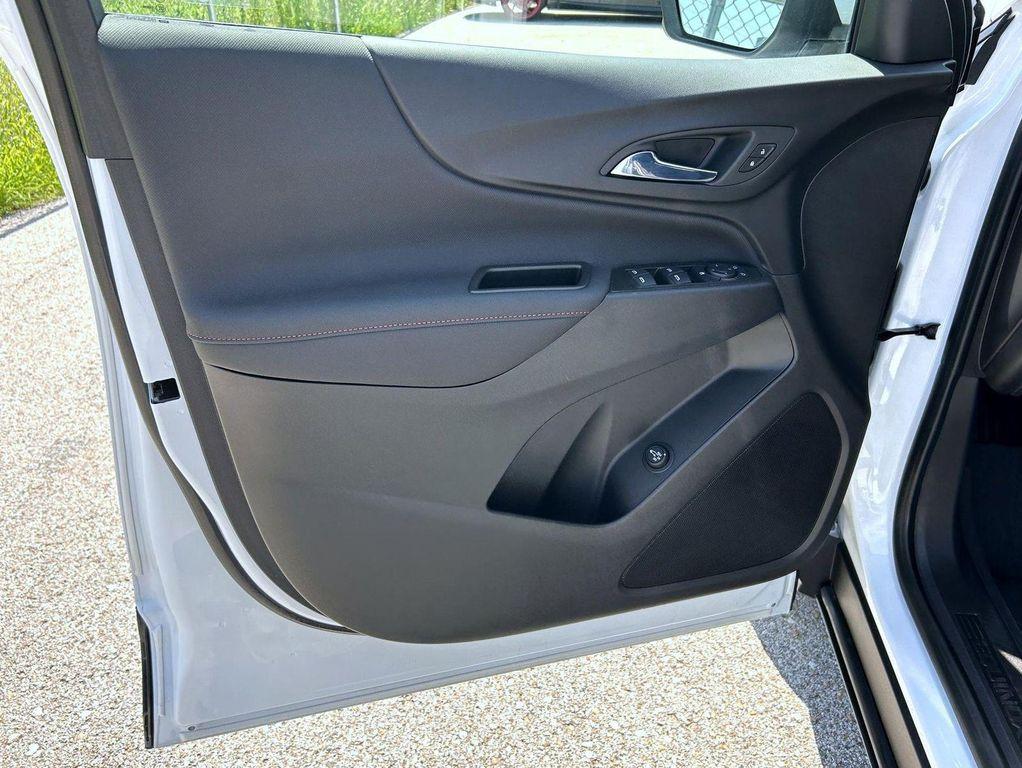 used 2024 Chevrolet Equinox car, priced at $29,986