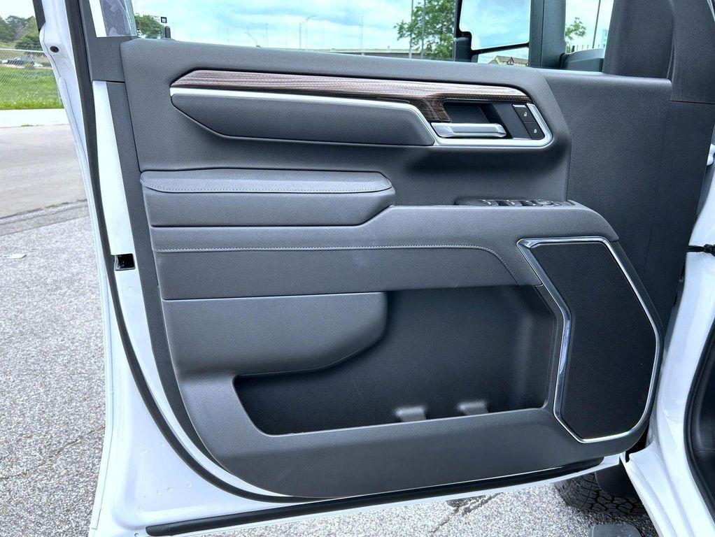 new 2025 Chevrolet Silverado 2500 car, priced at $76,259