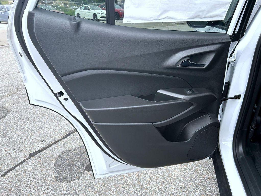 new 2025 Chevrolet Trax car, priced at $25,423