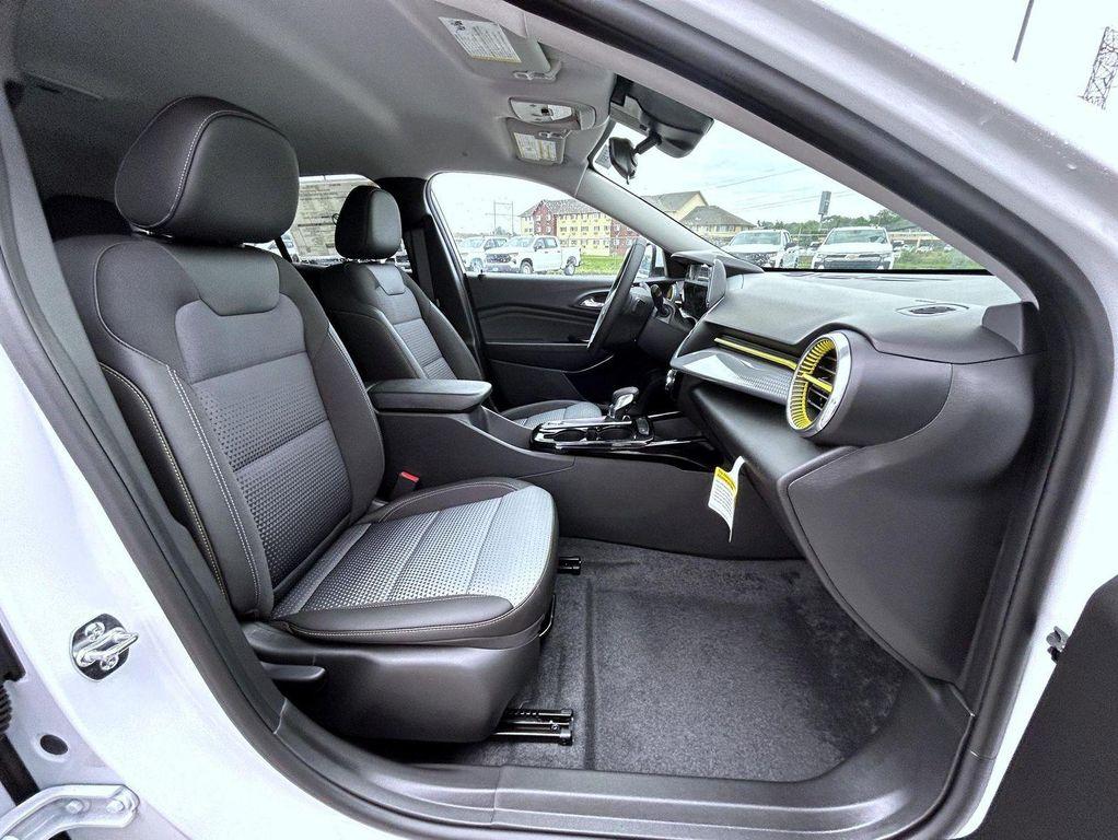 new 2025 Chevrolet Trax car, priced at $25,423