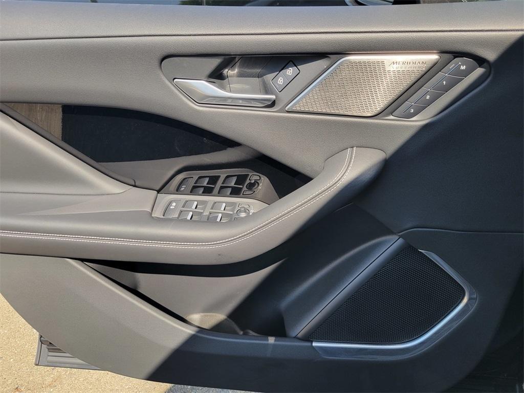 new 2024 Jaguar I-PACE car