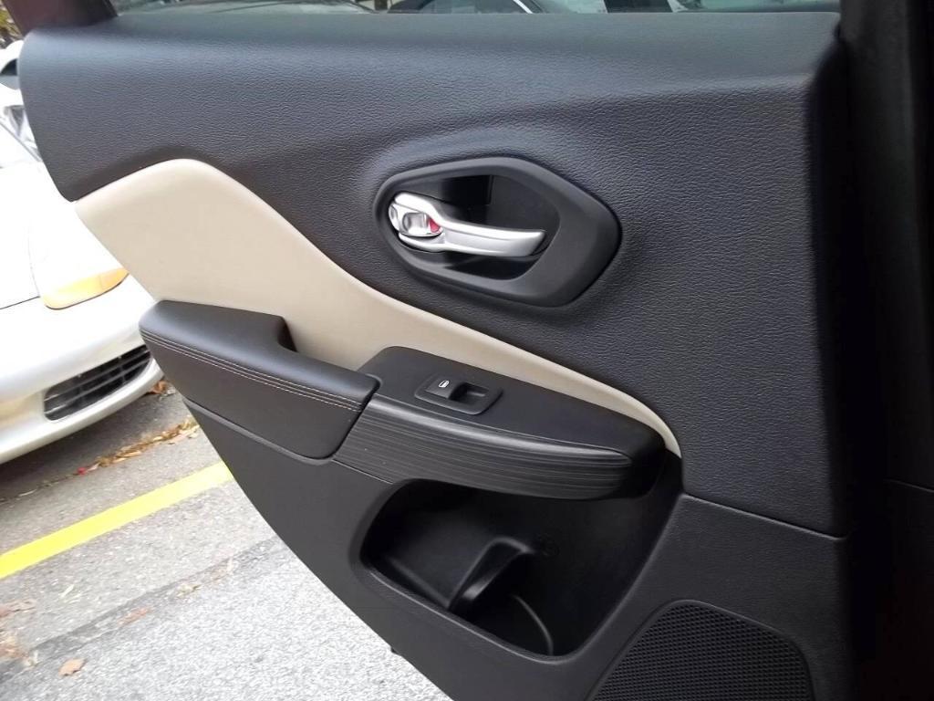 used 2016 Jeep Cherokee car, priced at $12,994