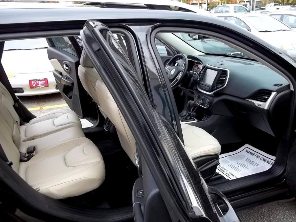 used 2016 Jeep Cherokee car, priced at $12,994