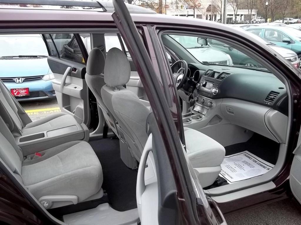 used 2012 Toyota Highlander car, priced at $13,994