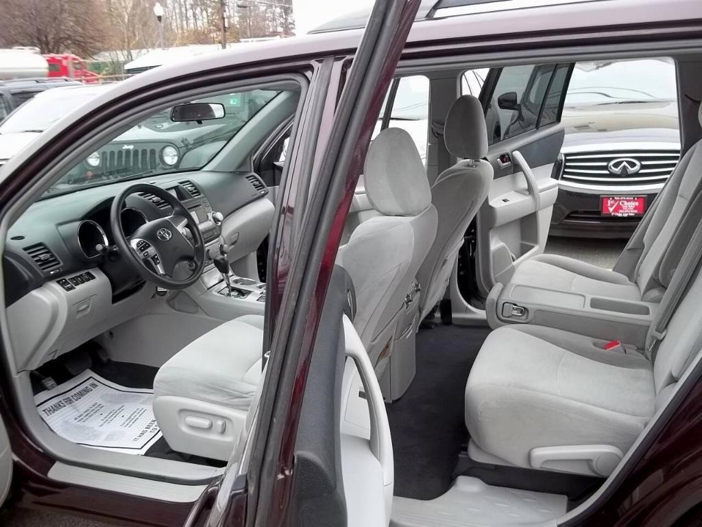 used 2012 Toyota Highlander car, priced at $13,994