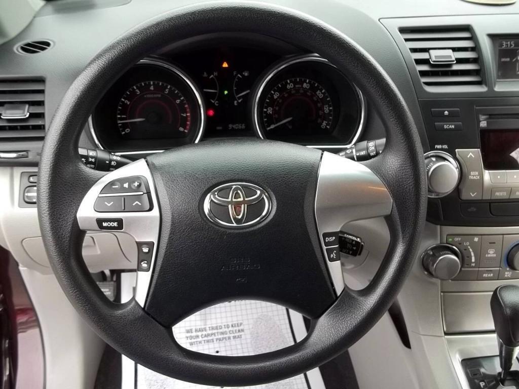 used 2012 Toyota Highlander car, priced at $13,994