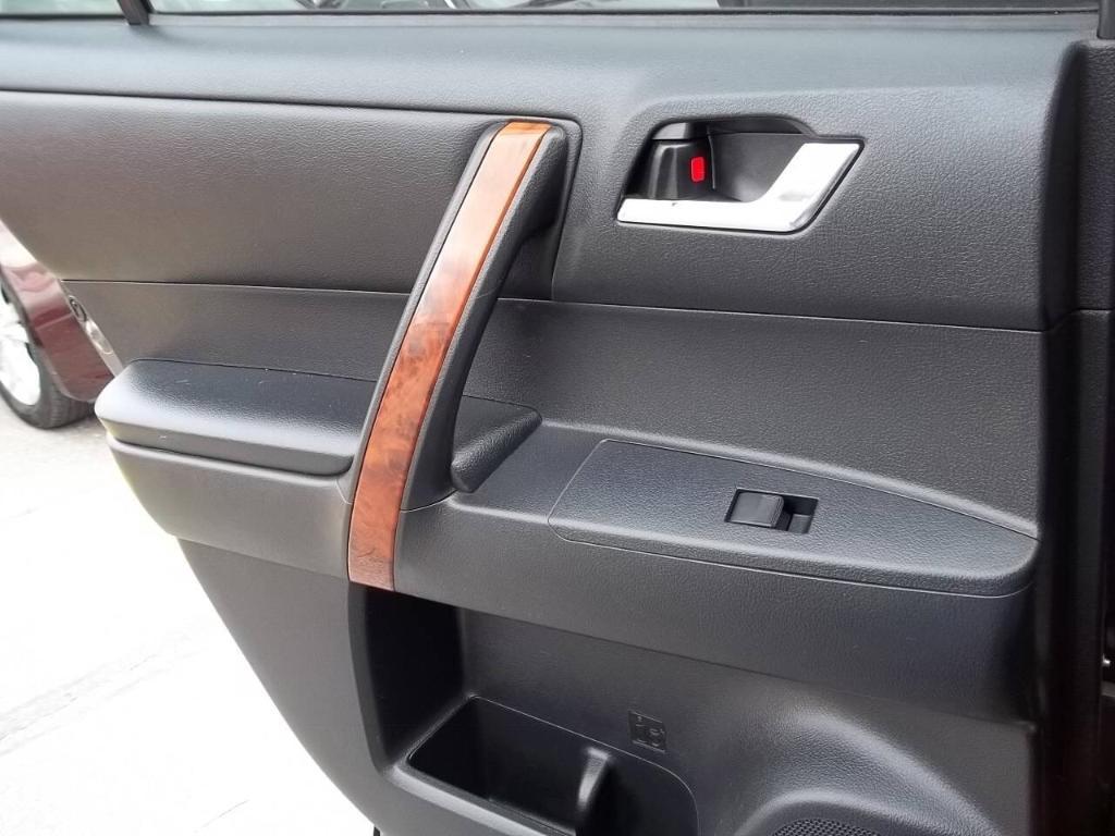 used 2012 Toyota Highlander car, priced at $15,994