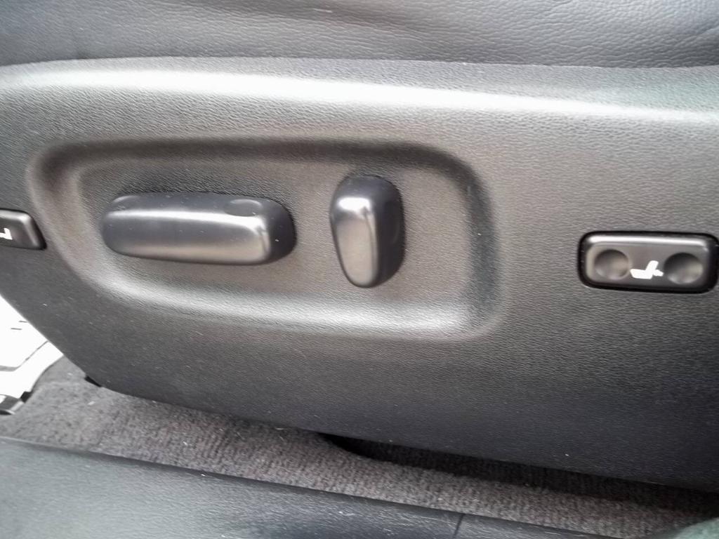 used 2012 Toyota Highlander car, priced at $15,994