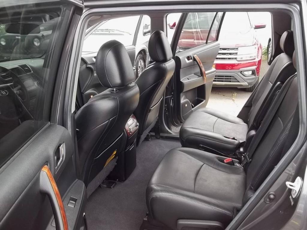 used 2012 Toyota Highlander car, priced at $15,994