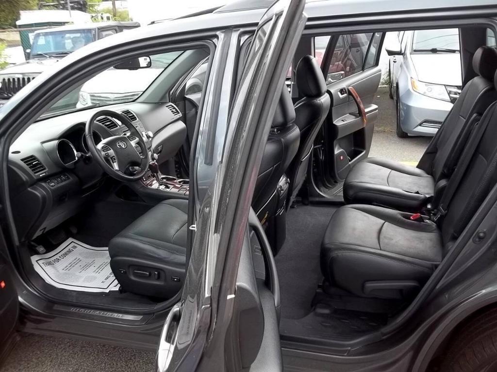 used 2012 Toyota Highlander car, priced at $15,994
