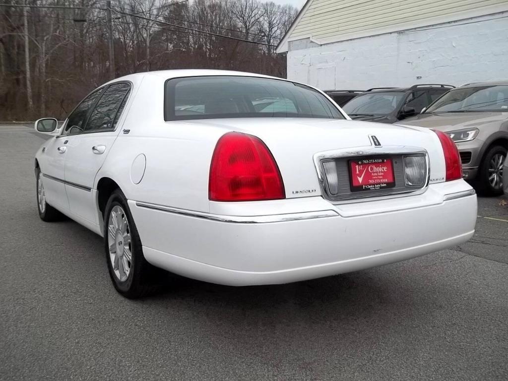 used 2009 Lincoln Town Car car, priced at $10,994