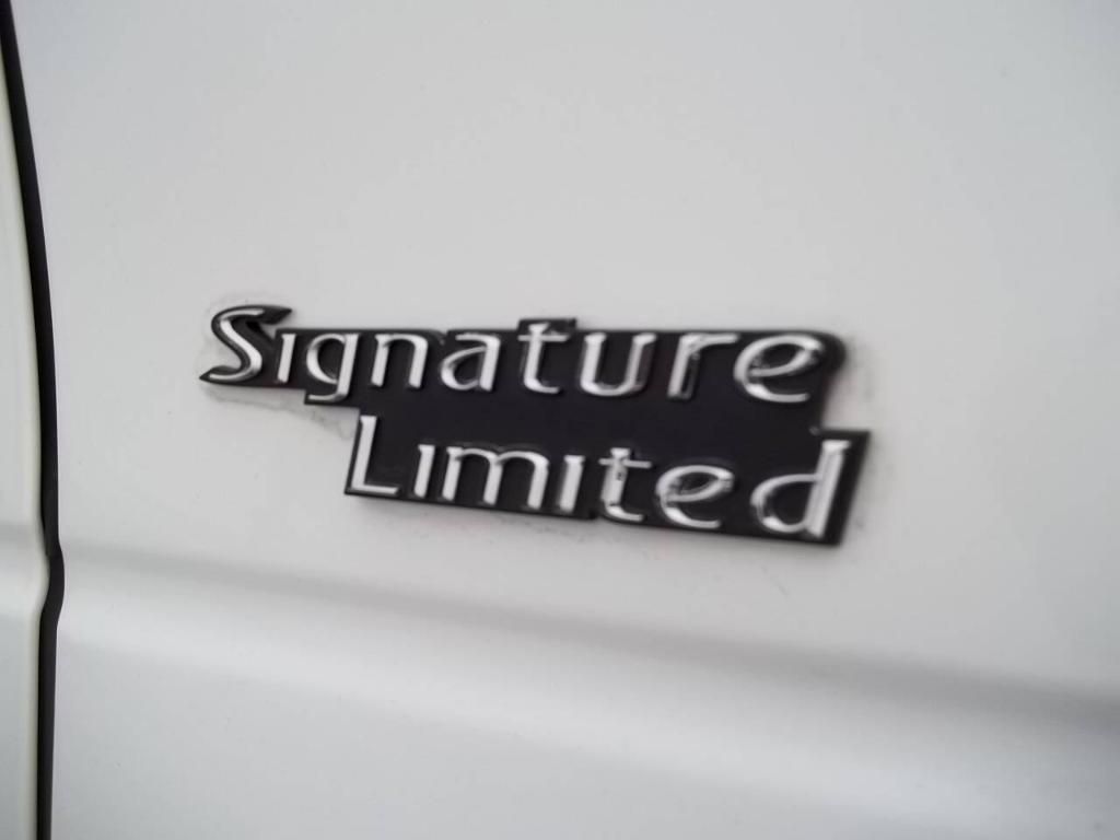 used 2009 Lincoln Town Car car, priced at $10,994