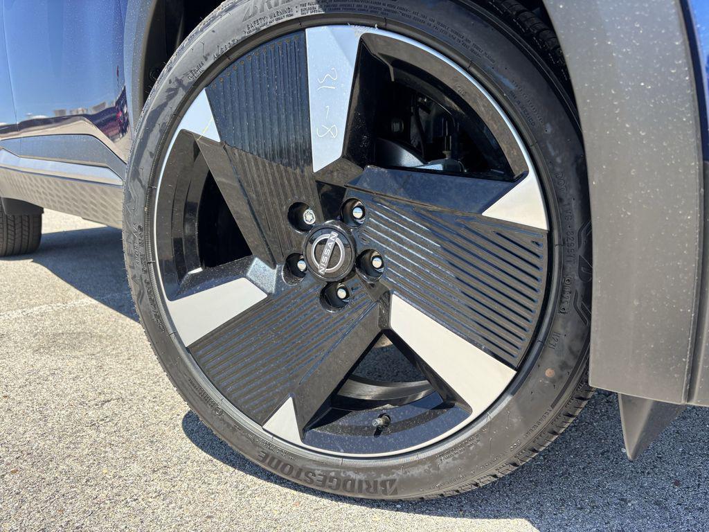 new 2025 Nissan Kicks car, priced at $30,305