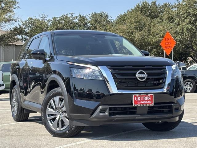 new 2024 Nissan Pathfinder car, priced at $31,352